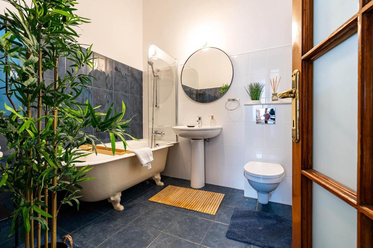Apartamento 2Br Blue Cloud In The Centre Bucarest Exterior foto